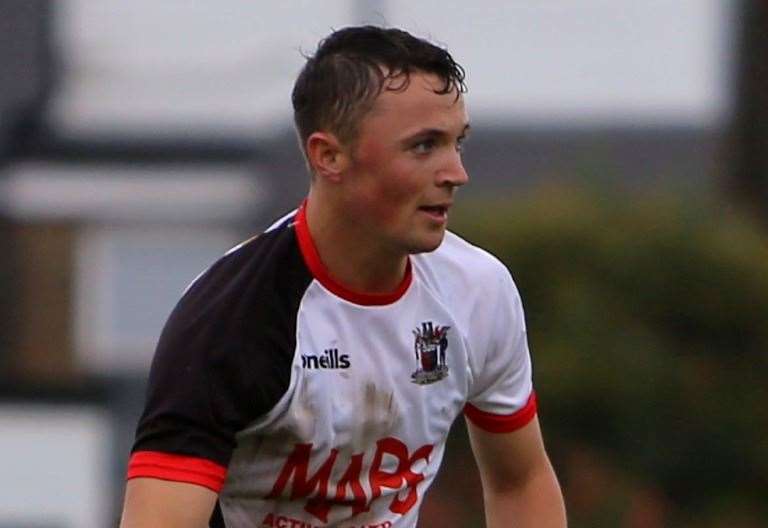 Glebe’s FA Vase Journey Ends in 11-10 Penalty Shoot-Out Defeat, Snodland Town’s Match with Farnham Halted by Assistant Referee Injury
