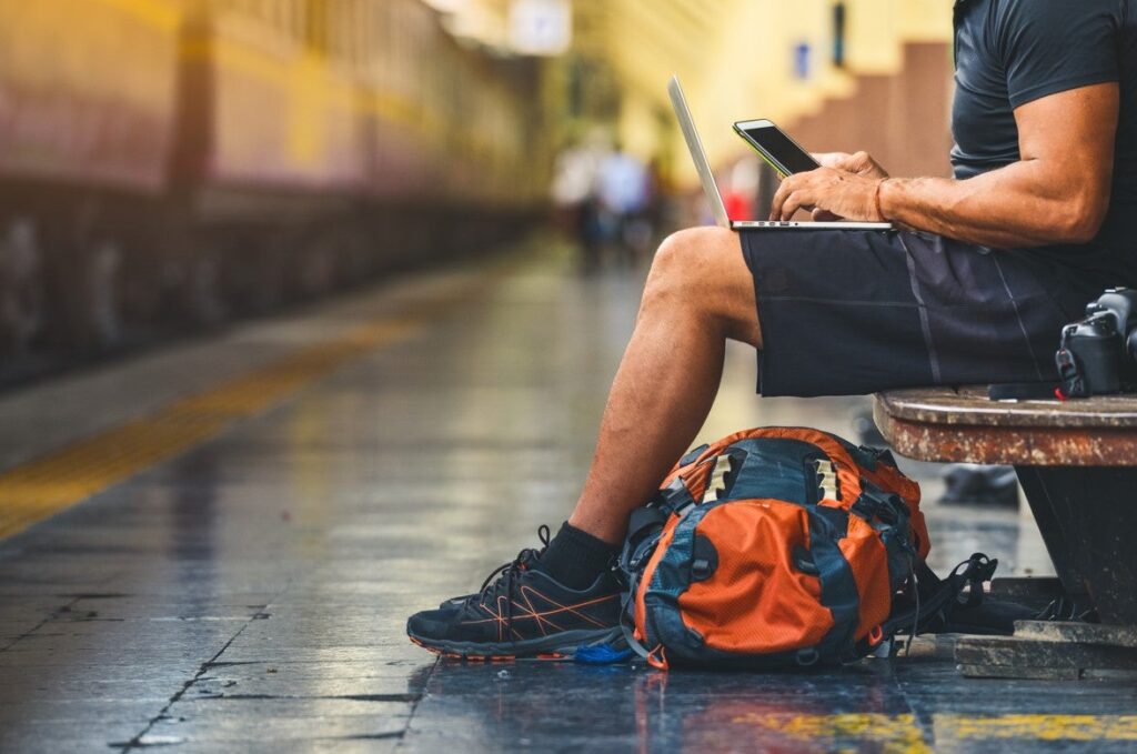 The dropshipping nomad – is it the ultimate side hustle lifestyle?