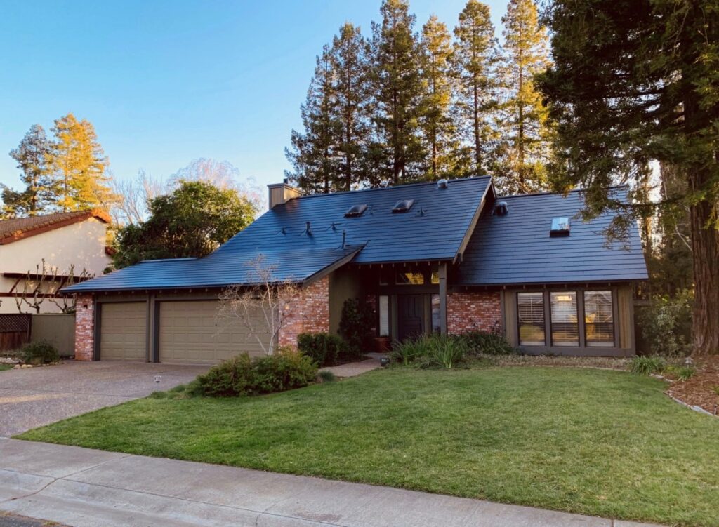 Tesla’s solar installs drop, but battery business is booming