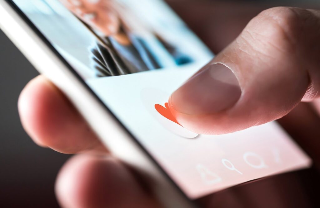 6 Dating Apps To Fall In Love With This Valentine’s Day