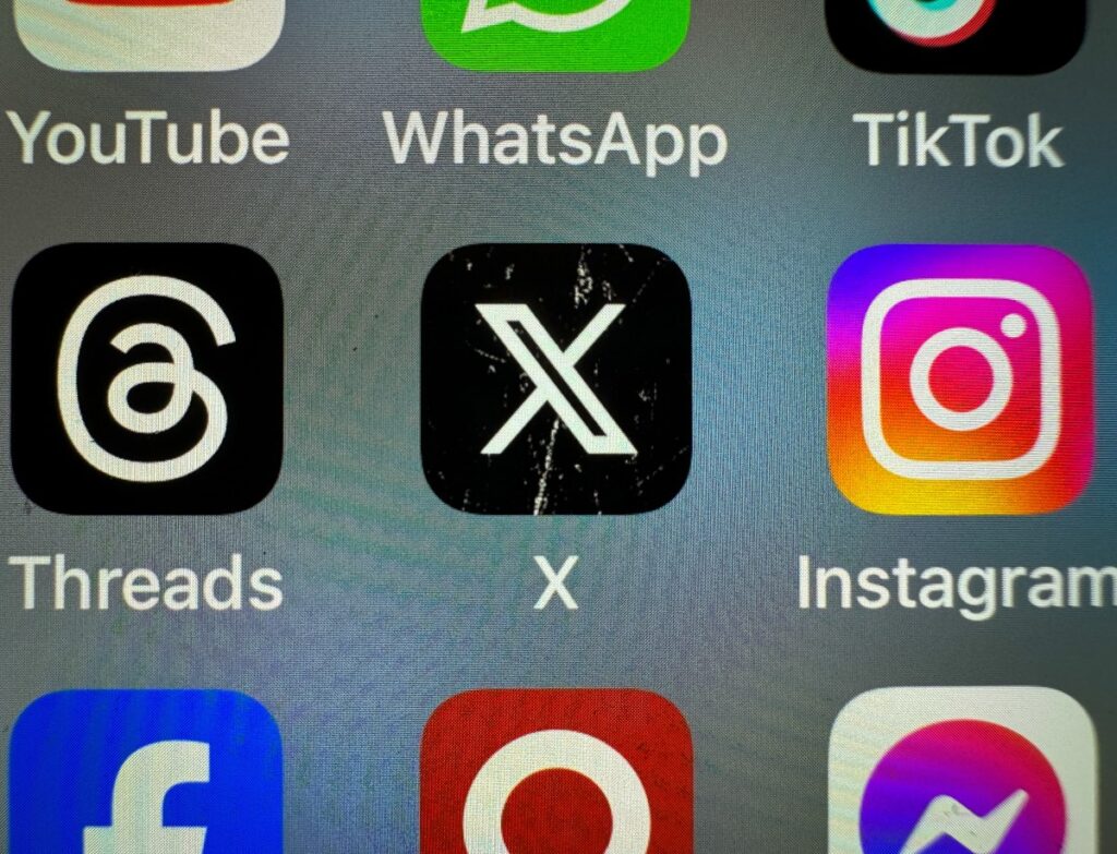 Threads widens the gap with X, with triple the daily downloads on iOS