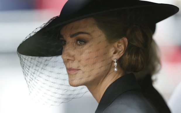 Kate Middleton Announces Cancer Diagnosis in New Video – Hollywood Life