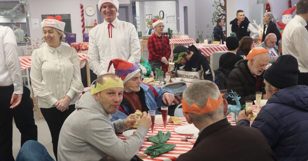 Nearly 100 people enjoy Christmas dinner in welcoming atmosphere at Belfast Homeless Services