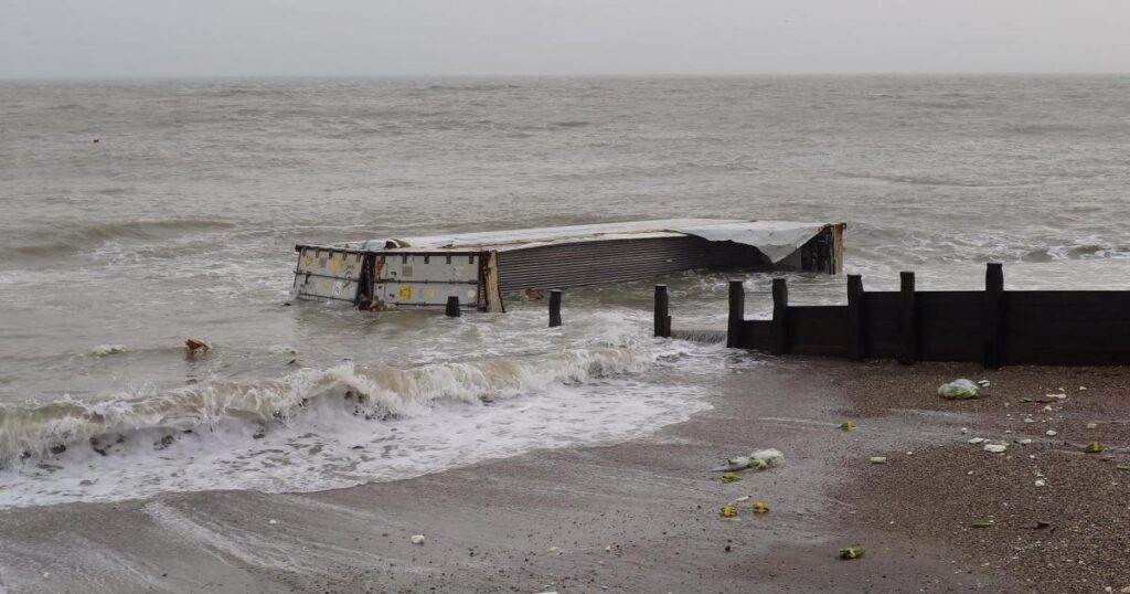 Two-way shipping stopped after container spill in Solent