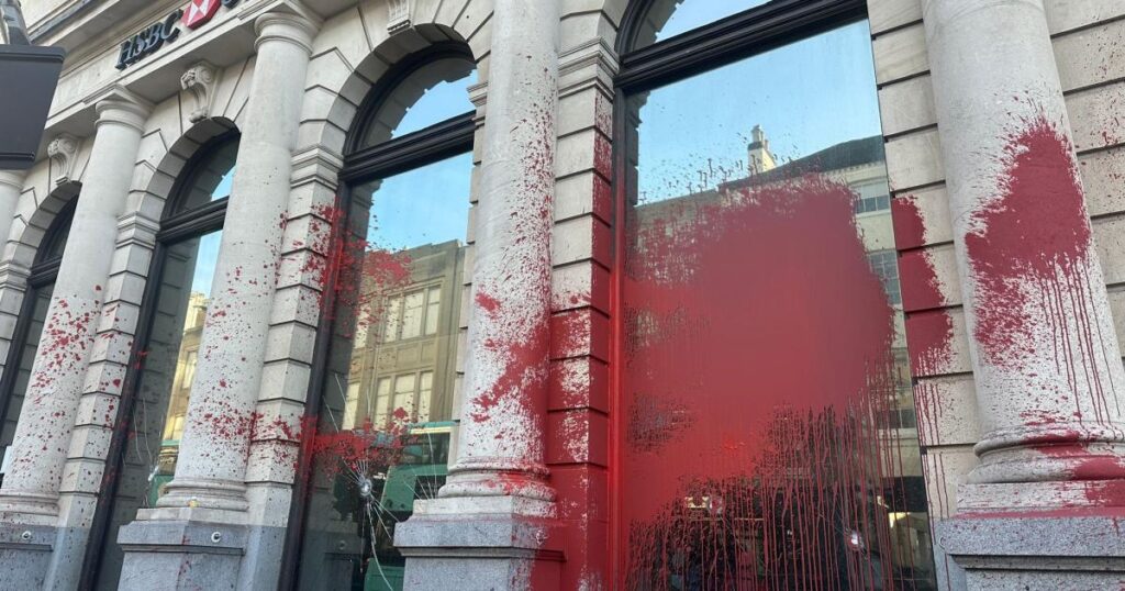 Brighton: HSBC in city centre closed after building damaged