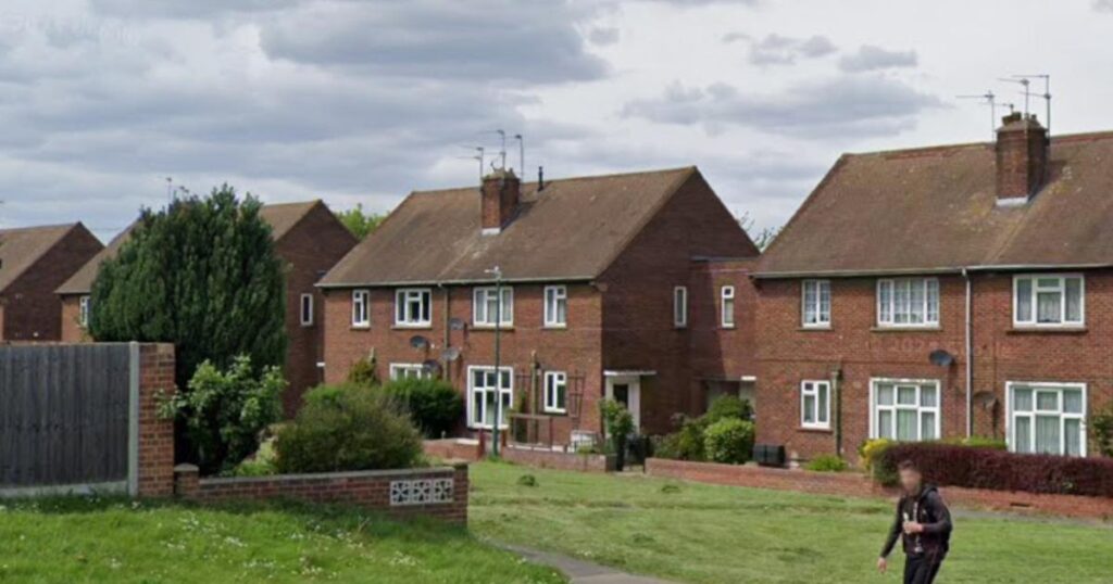 Dartford Pepys Close kitchen fire: Five injured by smoke