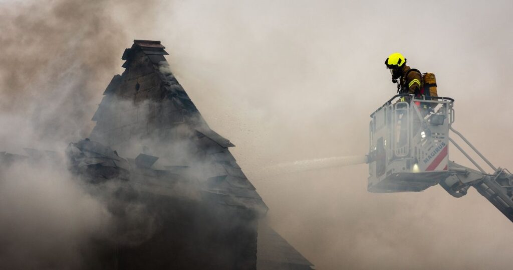 Five passed into care of paramedics following kitchen fire in Dartford