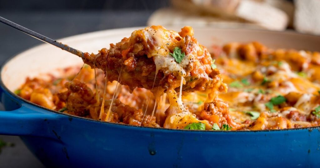 Minced Beef Mac ‘n’ Cheese (One-Pan, 30 Mins)