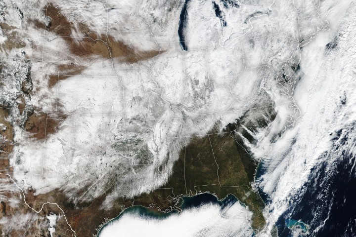 Snow Buries the U.S. Interior and East