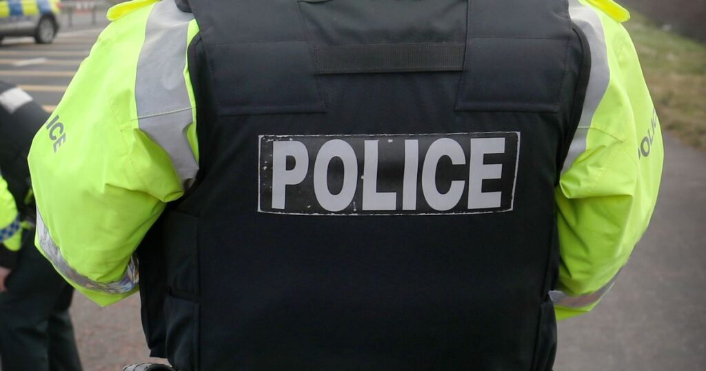 Police hunt suspects after man threatened at knifepoint and phone stolen