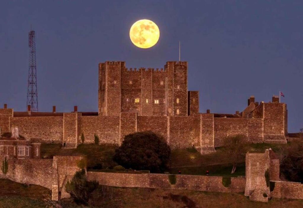 Photographers capture images of Wolf supermoon across Kent