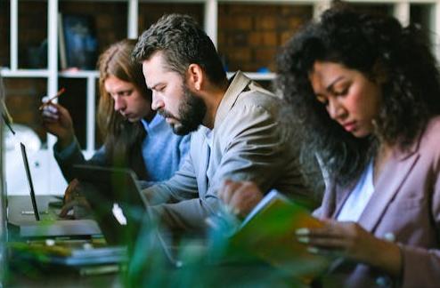 How to Manage 100+ Desks Without