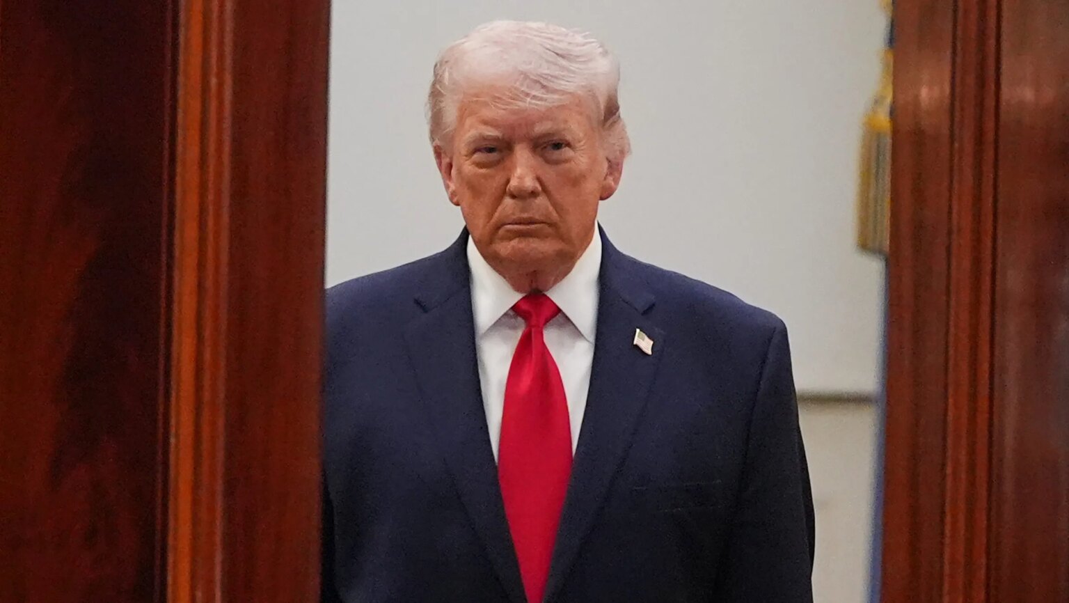 Is Donald Trump at Walter Reed Hospital Today? Rumors Explained – Hollywood Life