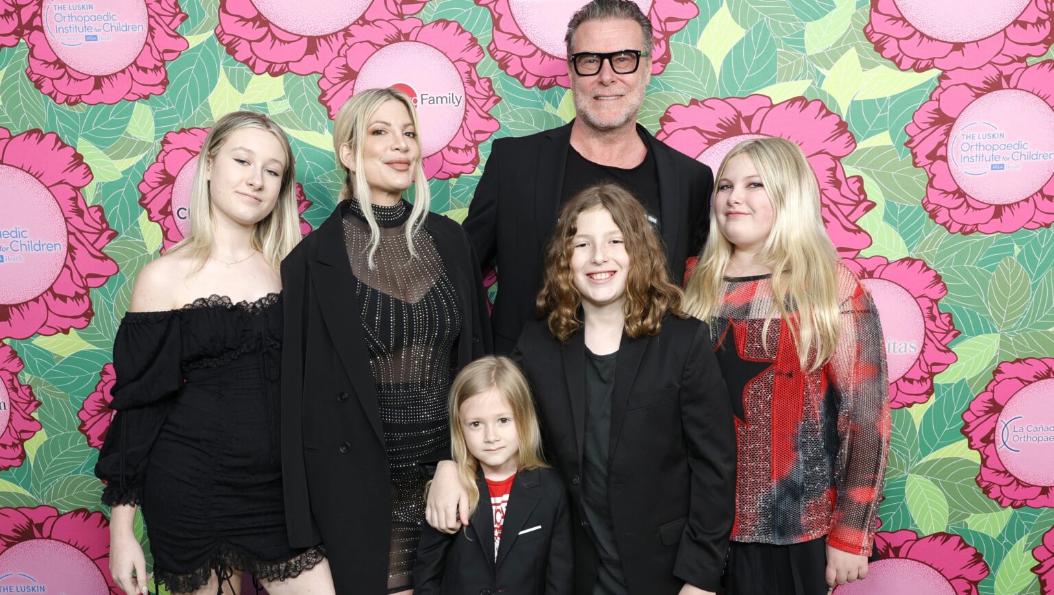 Meet 5 Children She Shares With Dean McDermott – Hollywood Life