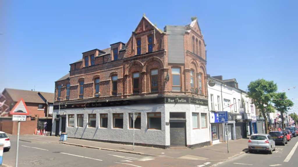 Two PSNI officers deny informing Belfast bars of Covid health checks in advance