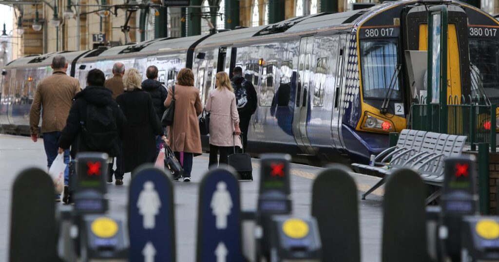 Glasgow ScotRail passengers hit with delays on bank holiday weekend