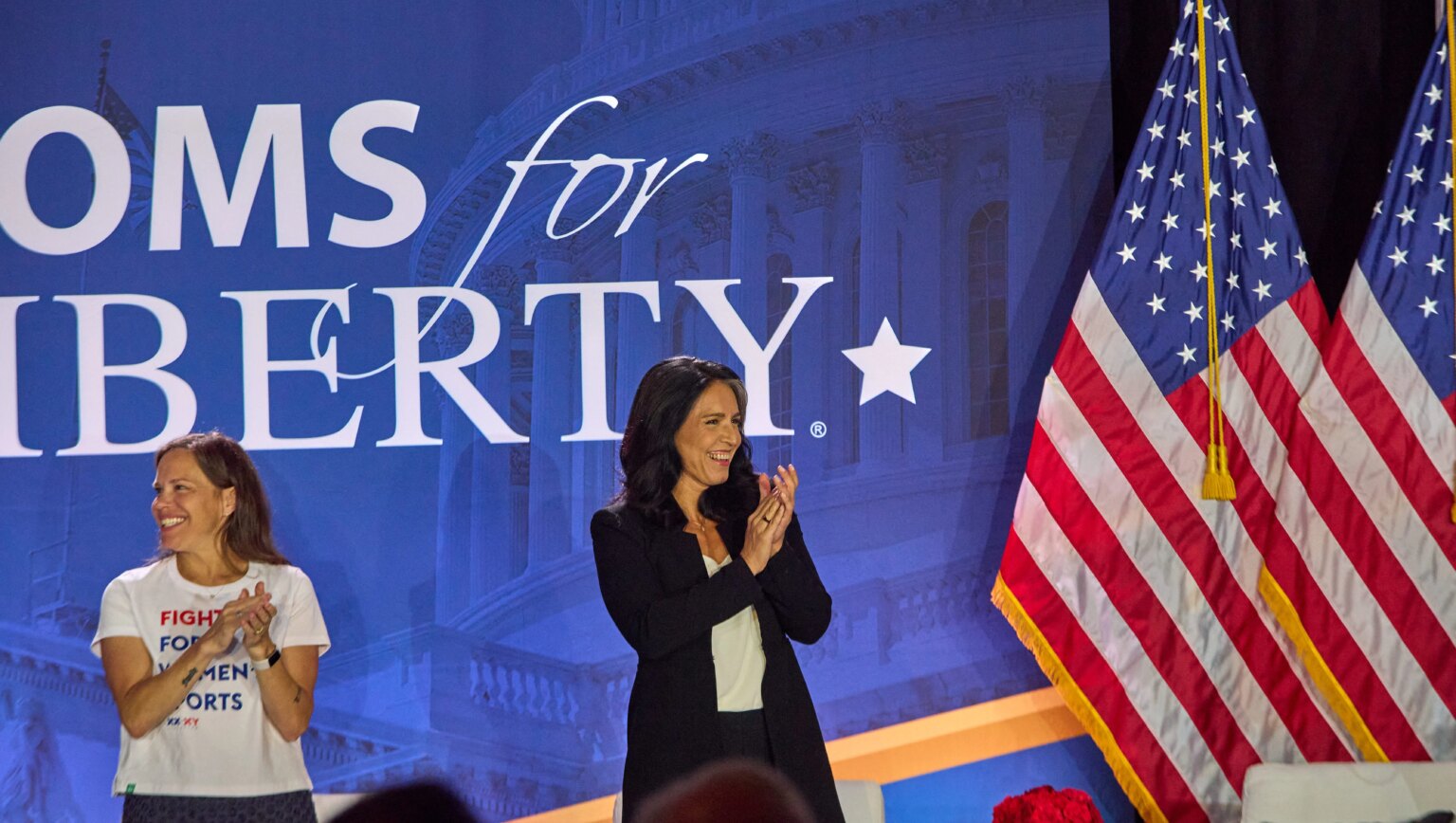 Does Tulsi Gabbard Have Kids? More About Her Family – Hollywood Life
