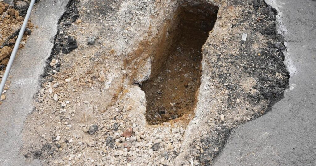 Sinkhole forces road closure in Bognor