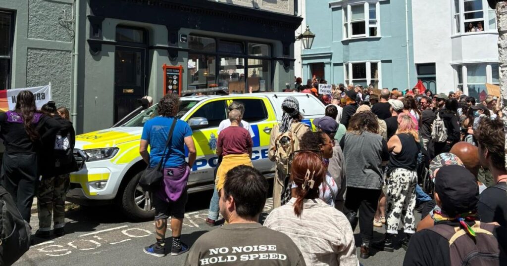Anti-immigrant protesters trapped in pub as crowds gather outside