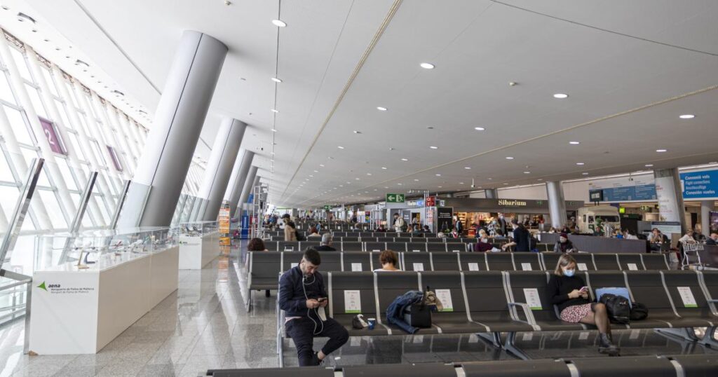 Gatwick Airport passengers warned about Palma Airport delays