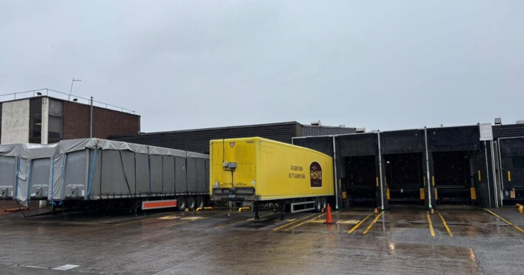 Hovis Glasgow bakery shut after fire as bosses assess damage