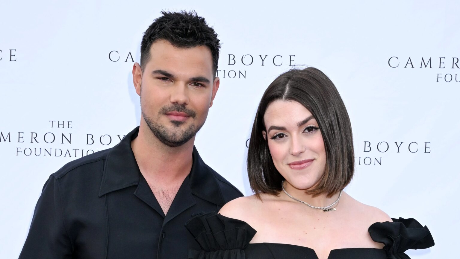 5 Things to Know About Taylor Lautner’s Wife – Hollywood Life