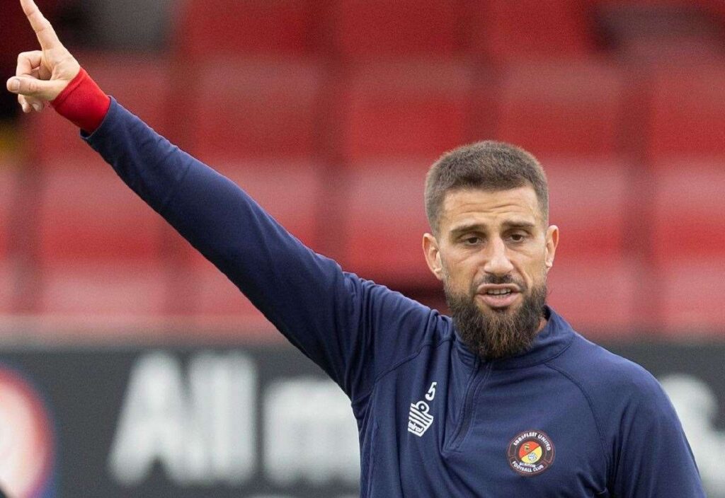 Farnborough have signed former Gillingham and Ebbsfleet United defender Max Ehmer