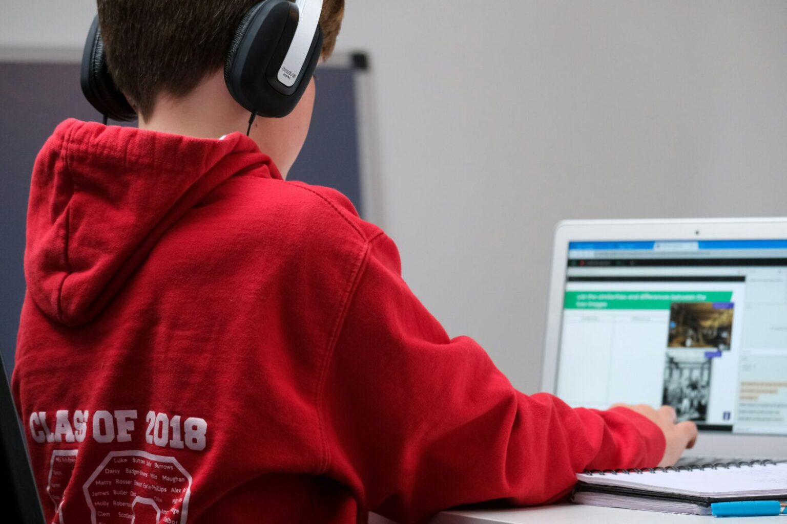 The UK Needs An AI-Savvy Workforce, So Why Are Schools Spending Less Than An Hour A Week On Digital Skills?