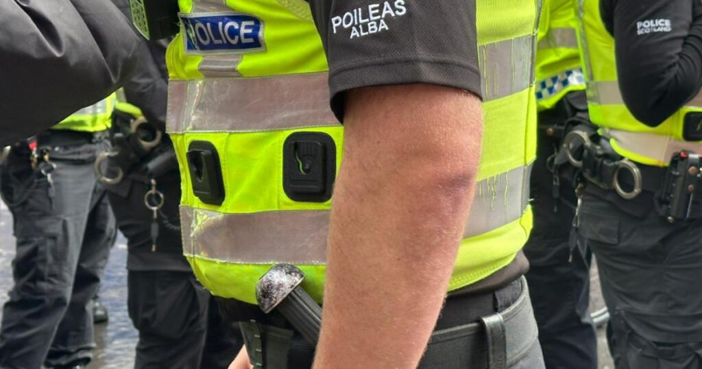 Brawl breaks out on busy city centre street as cops swarm to deal with scuffle