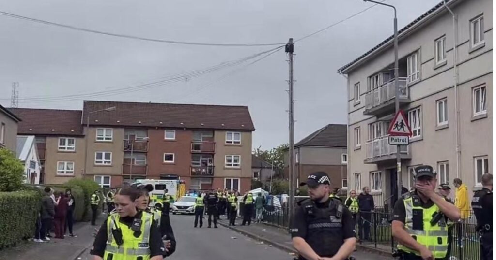 Protesters surround Lamlash Crescent flat in Cranhill Glasgow