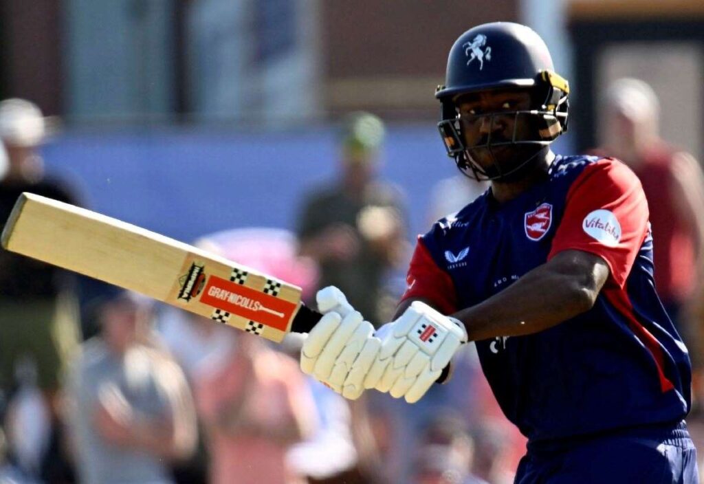 Kent Spitfires captain Sam Billings praises the T20 game of returning opener Tawanda Muyeye after his half-century against Hampshire